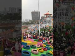 Parco d'avventura all'aperto gonfiabile gonfiabile trampolino saltare nuvola