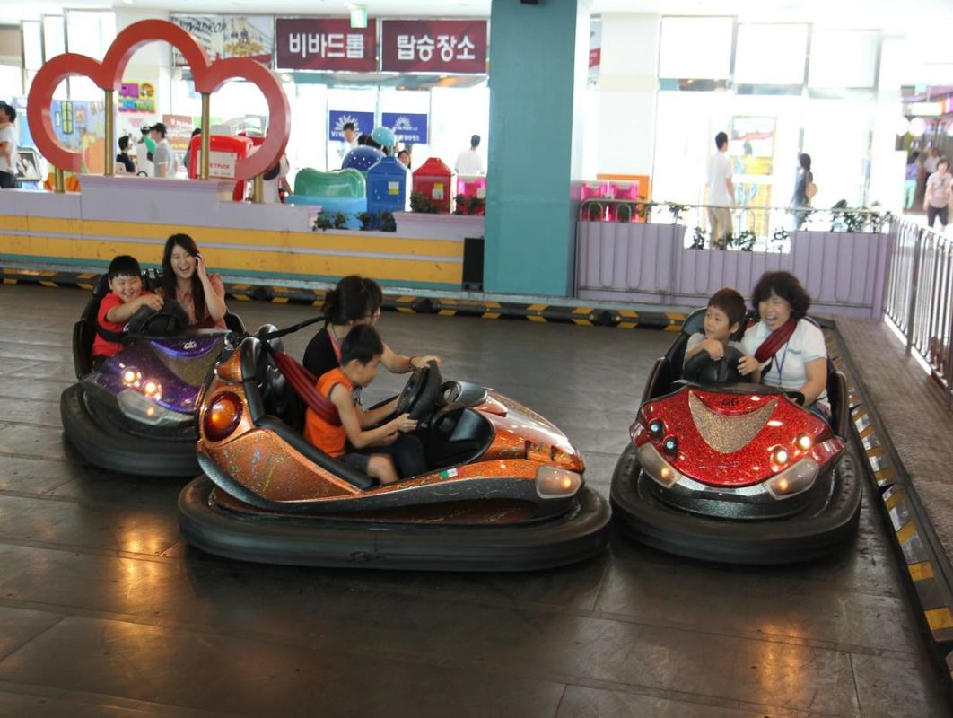 Automobili per adulti a copertura di metallo Personalizzati per bambini Parco giochi interno Parco giochi pubblico commerciale all'aperto