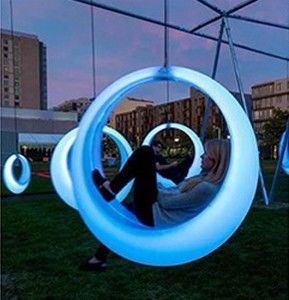 Sedia Luminosa a LED con Cambio Colore, Impermeabile, Altalena Volante a Luna Rotante per Giardino Esterno in Tutte le Stagioni