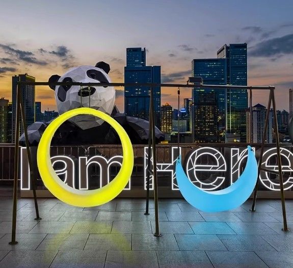 Illuminazione LED affascinante Costruzione sicura per altalena impermeabile da esterno Sedia da giardino