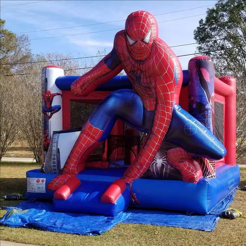 Castello gonfiabile a tema Spiderman con scivolo asciutto e soffiatore da 950w per bambini Festa 5*5*3.6m Dimensione 1-6 Persone Capacità