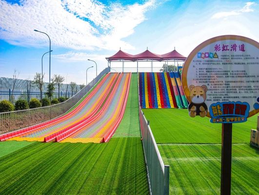 Parco giochi Giochi all'aperto Scivoli arcobaleno per il parco giochi dei bambini
