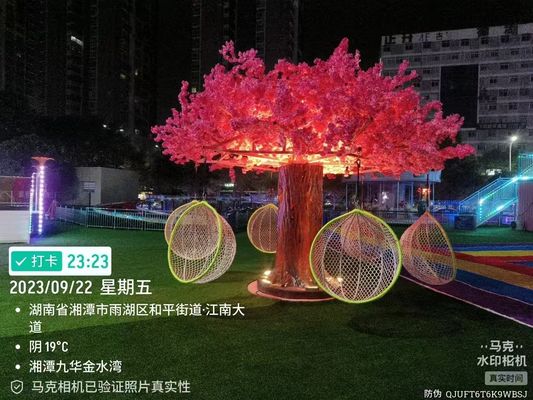 Attrezzature per parchi giochi interattivi con altalena a forma di albero di fiori personalizzabili, a bassa manutenzione e facili da pulire