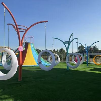 Centro di gioco all'aperto con effetti di luce interattivi per l'intrattenimento familiare