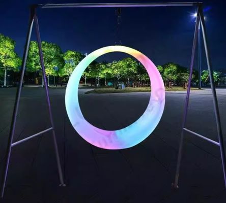 Altalena luminosa a forma di luna in acciaio e plastica: la migliore aggiunta alla tua collezione di altalene